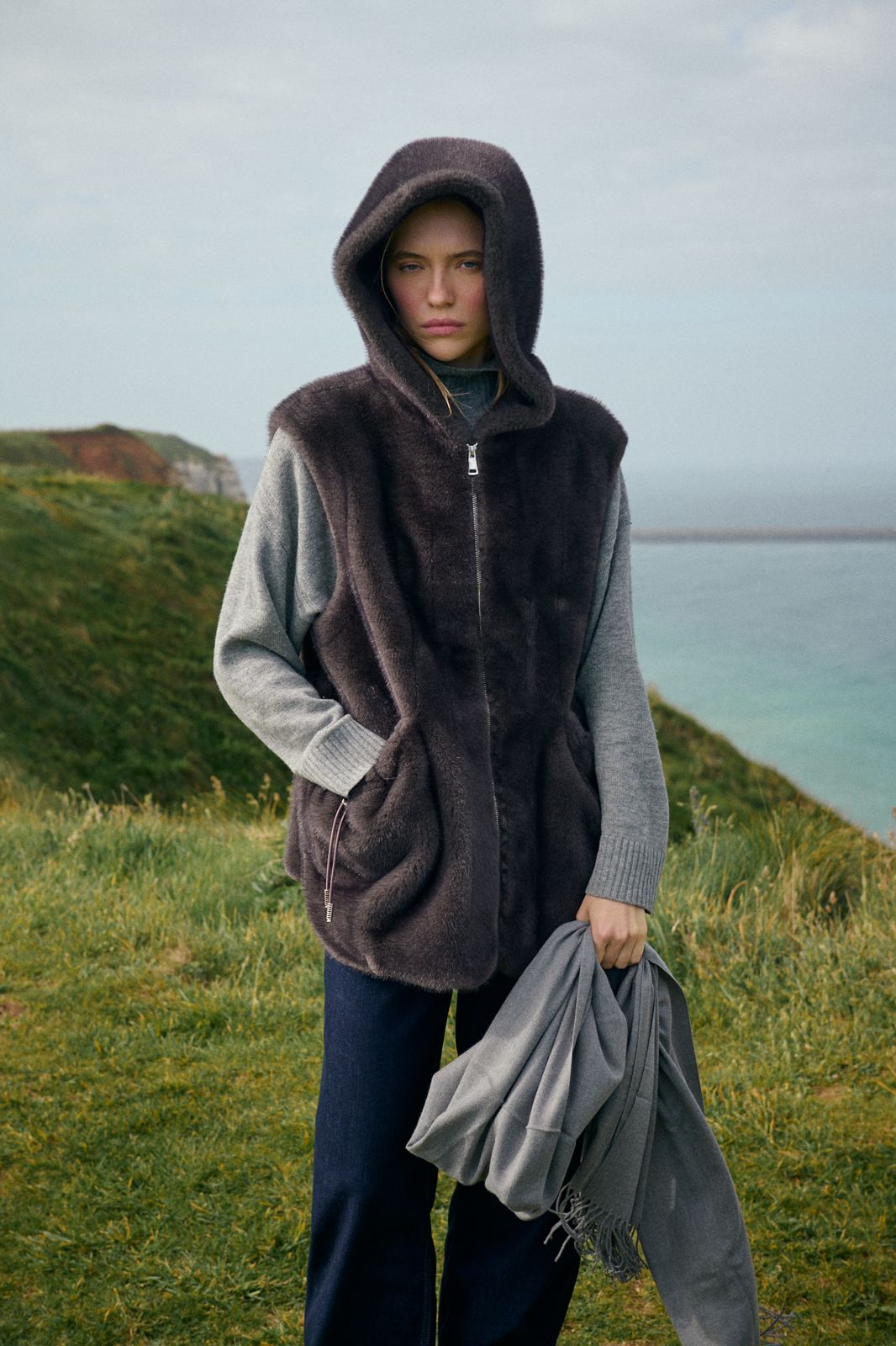 Maury Faux Fur Weste mit Kaputze