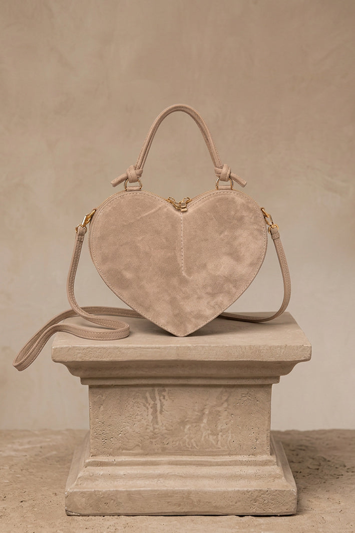 Wildledertasche in Herzform