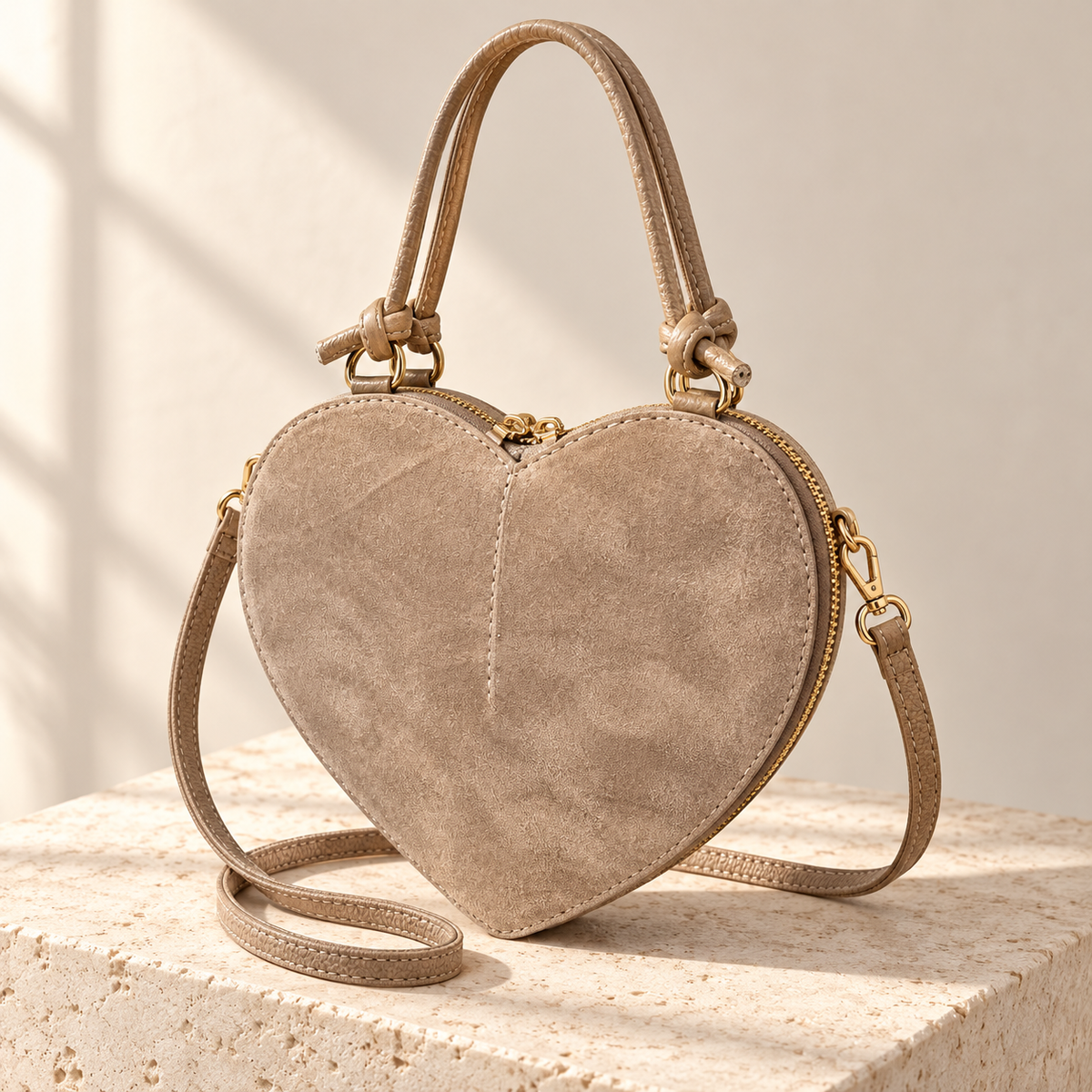 Wildledertasche in Herzform