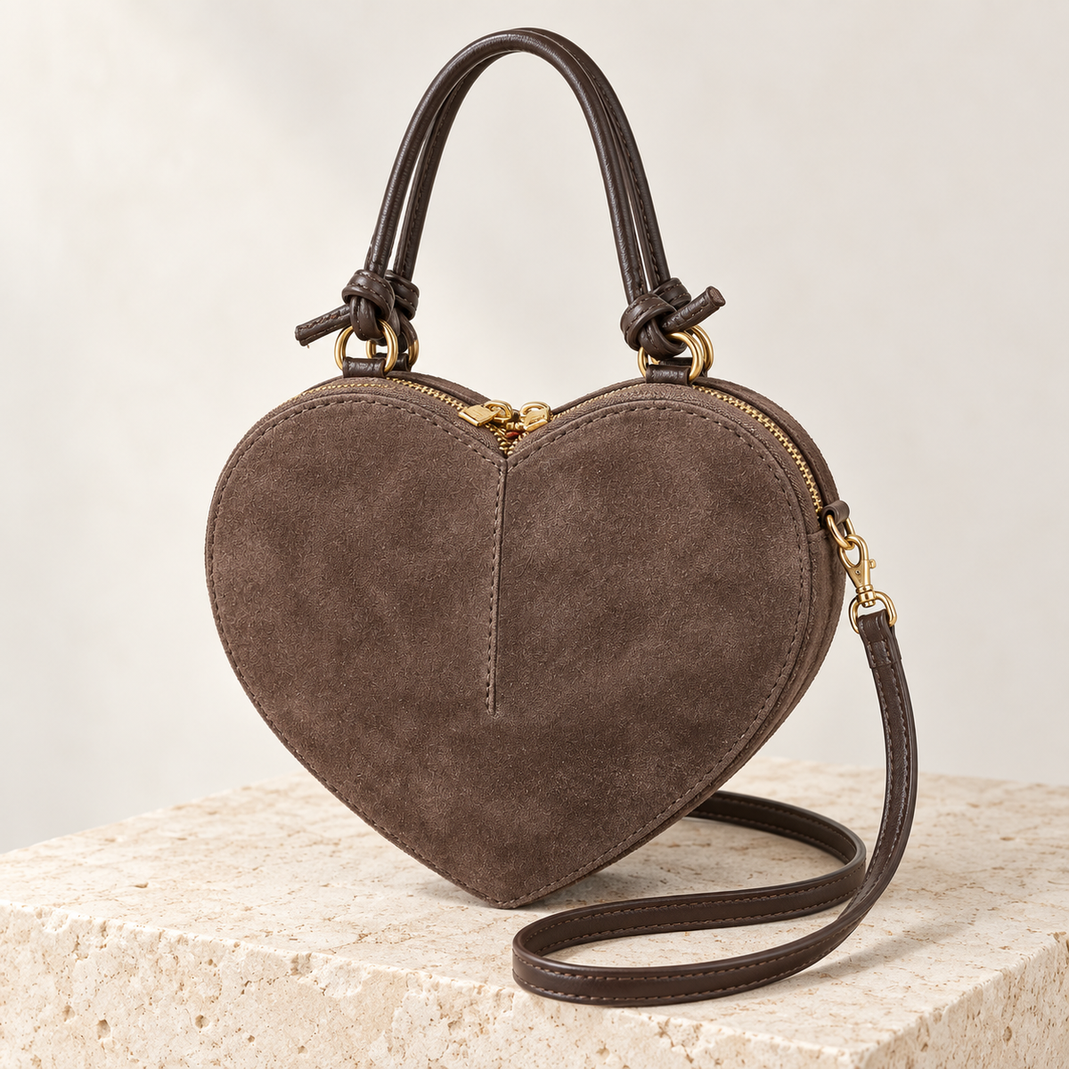 Wildledertasche in Herzform