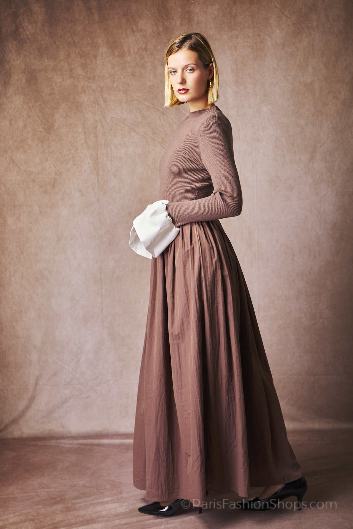 Feinstrick-Kleid mit zwei Materialien