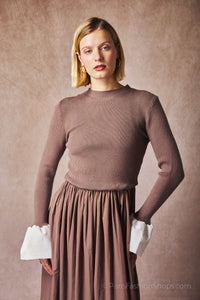 Feinstrick-Kleid mit zwei Materialien