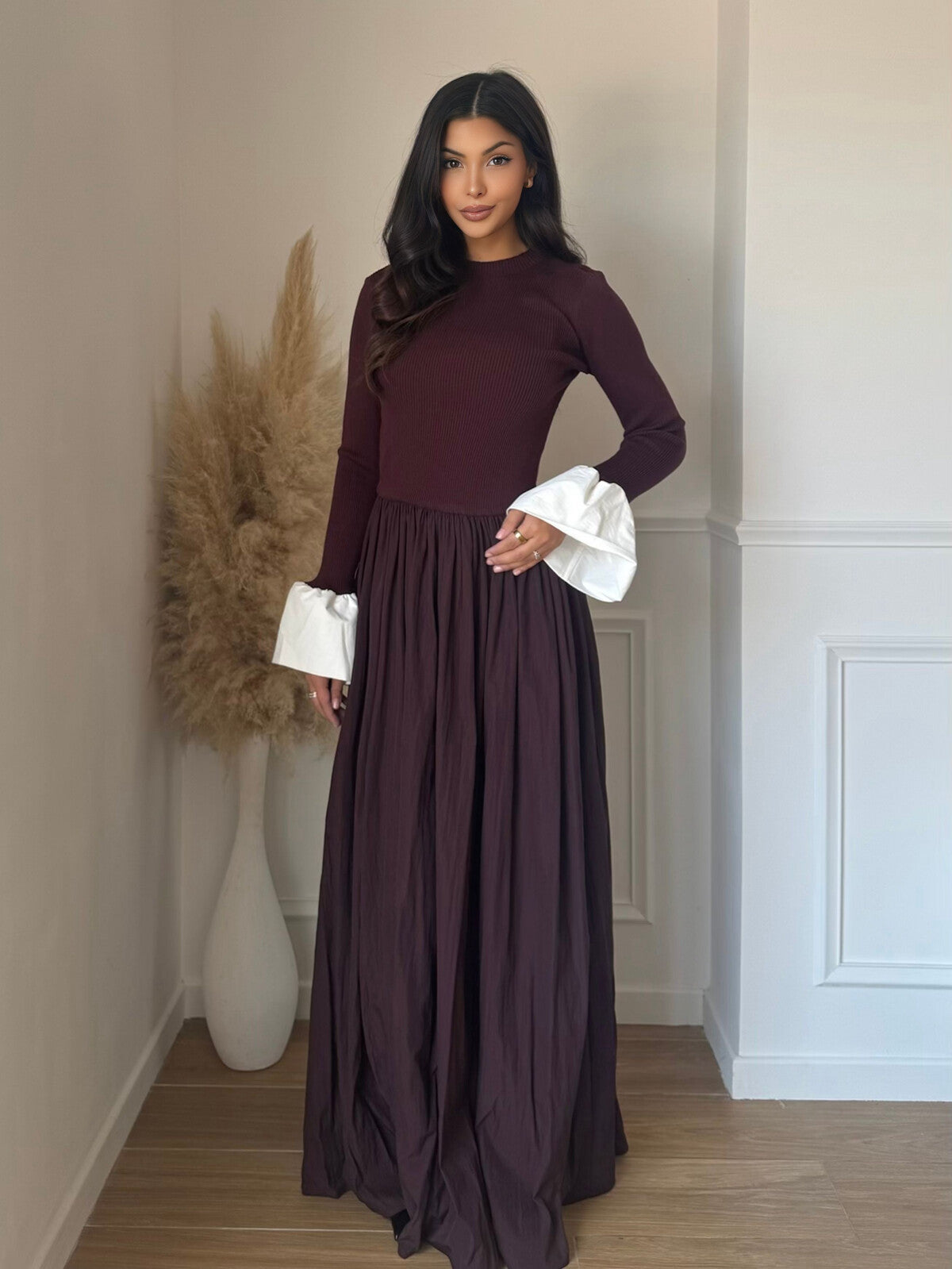 Feinstrick-Kleid mit zwei Materialien